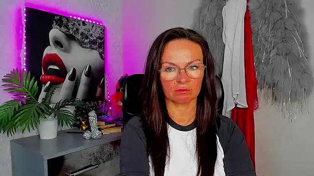 HelenLuxx online show from 06.24.26