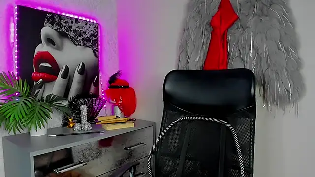 HelenLuxx online show from 07.06.26