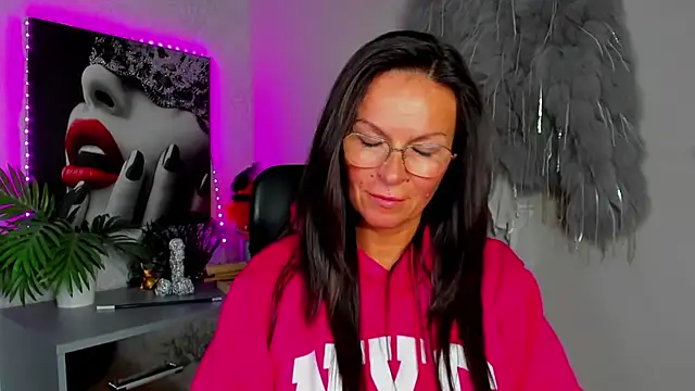 HelenLuxx online show from 07.08.26