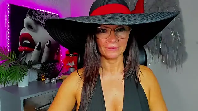 HelenLuxx online show from 07.24.26