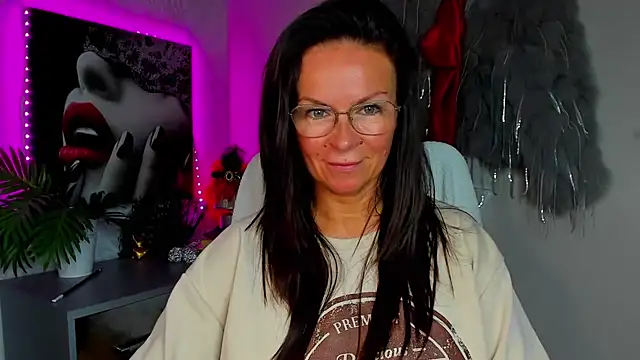 HelenLuxx online show from 07.26.26
