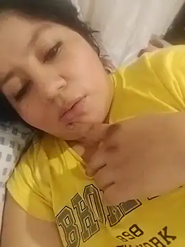 Snapshot of keterinjones--11 chatting on 10.17.25 keterinjones--11 online show from 10.17.25