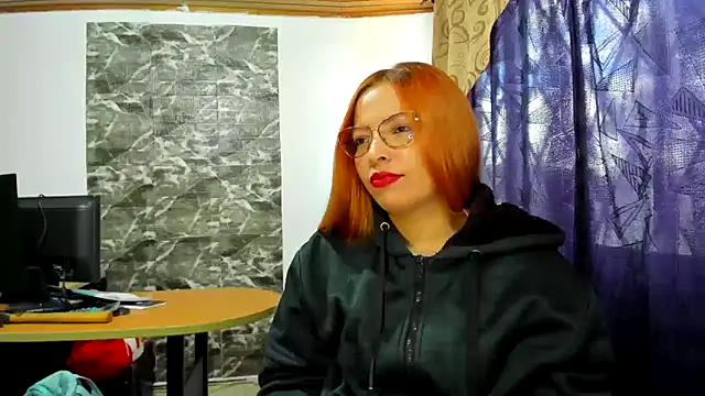 Snapshot of THEBOSSLARA chatting on 01.25.25 THEBOSSLARA online show from 01.25.25