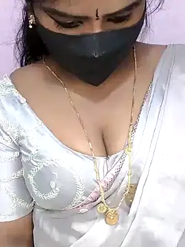 Snapshot of louise92 chatting on 12.08.24 louise92 online show from 12.08.24