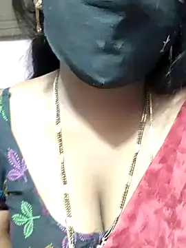 Snapshot of louise92 chatting on 01.04.25 louise92 online show from 01.04.25