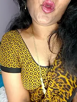 Snapshot of louise92 chatting on 03.28.26 louise92 online show from 03.28.26