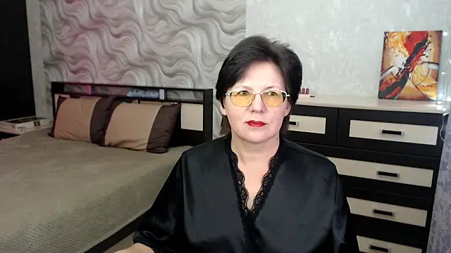 Snapshot of VitaCharm chatting on 03.19.25 VitaCharm online show from 03.19.25
