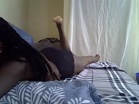 Snapshot of skinnysexynaughty chatting on 06.13.26 skinnysexynaughty online show from 06.13.26