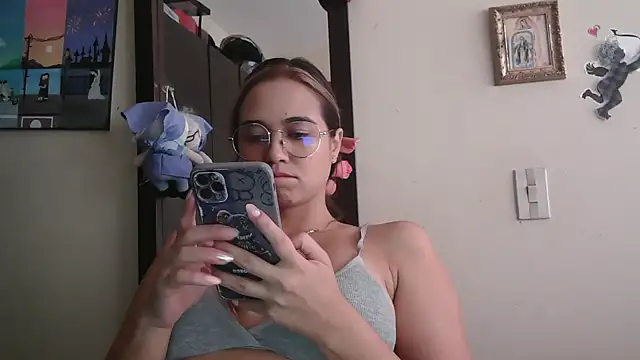 Snapshot of trianabell chatting on 05.06.26 trianabell online show from 05.06.26