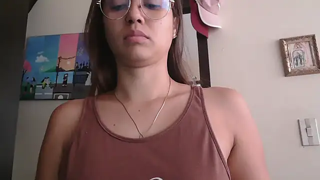 Snapshot of trianabell chatting on 05.16.26 trianabell online show from 05.16.26