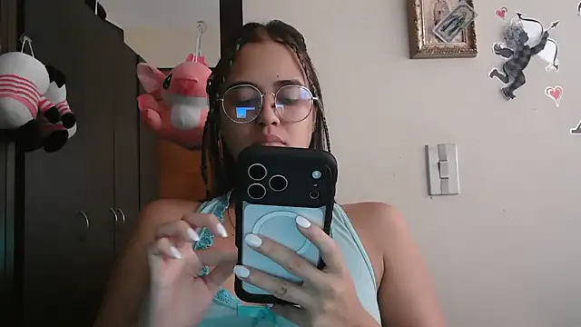 Snapshot of trianabell chatting on 06.17.26 trianabell online show from 06.17.26