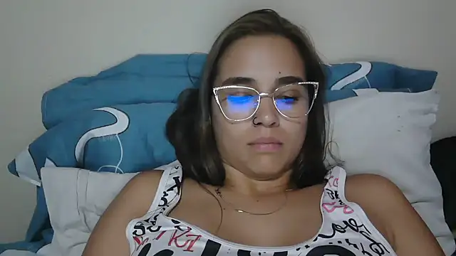 Snapshot of trianabell chatting on 06.22.26 trianabell online show from 06.22.26