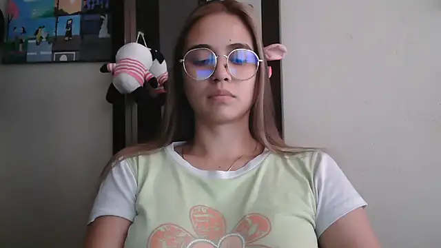Snapshot of trianabell chatting on 06.25.26 trianabell online show from 06.25.26