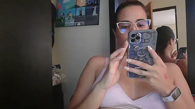 Snapshot of trianabell chatting on 07.22.26 trianabell online show from 07.22.26