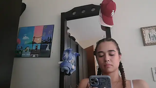 Snapshot of trianabell chatting on 07.28.26 trianabell online show from 07.28.26