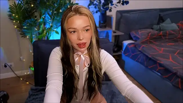 Snapshot of Lily_Yin chatting on 02.12.25 Lily Yin online show from 02.12.25