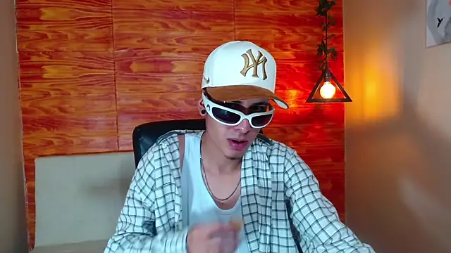 Bastiaan 28 online show from 02.21.25