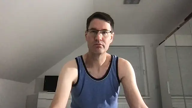 Snapshot of zxzx_cam1 chatting on 12.15.24 zxzx cam1 online show from 12.15.24