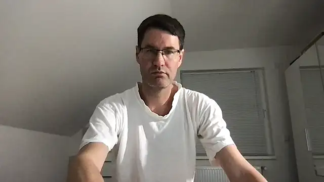 Snapshot of zxzx_cam1 chatting on 12.31.24 zxzx cam1 online show from 12.31.24