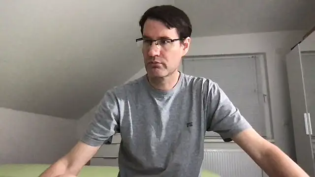 Snapshot of zxzx_cam1 chatting on 10.11.25 zxzx cam1 online show from 10.11.25