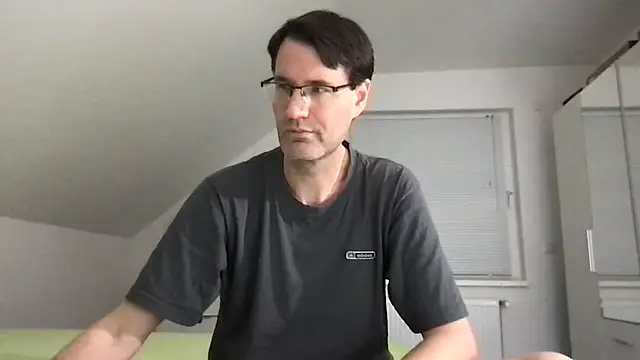 Snapshot of zxzx_cam1 chatting on 10.26.25 zxzx cam1 online show from 10.26.25