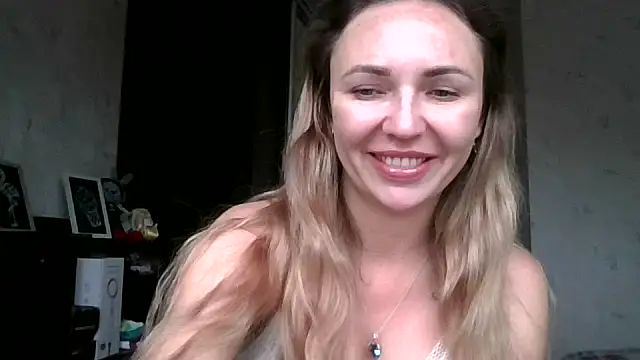 Snapshot of AngelinaLove28 chatting on 10.26.25 AngelinaLove28 online show from 10.26.25