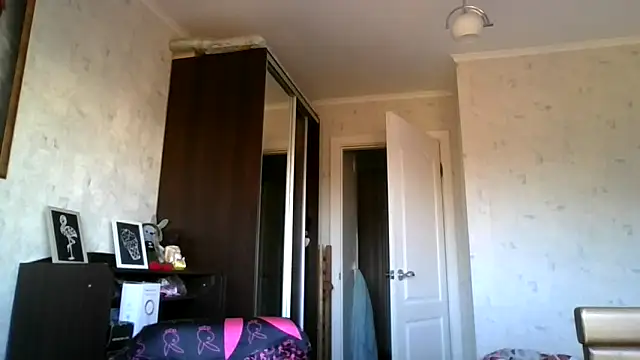 Snapshot of AngelinaLove28 chatting on 10.31.25 AngelinaLove28 online show from 10.31.25