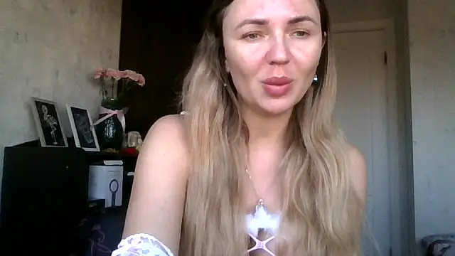 Snapshot of AngelinaLove28 chatting on 11.02.25 AngelinaLove28 online show from 11.02.25