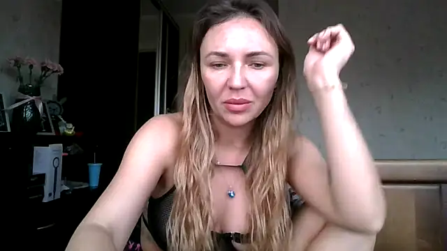 Snapshot of AngelinaLove28 chatting on 11.03.25 AngelinaLove28 online show from 11.03.25