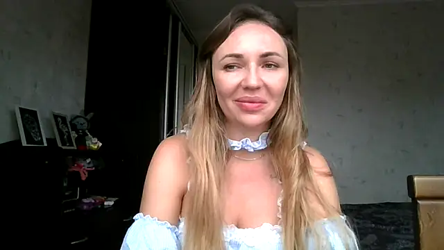 Snapshot of AngelinaLove28 chatting on 11.11.25 AngelinaLove28 online show from 11.11.25