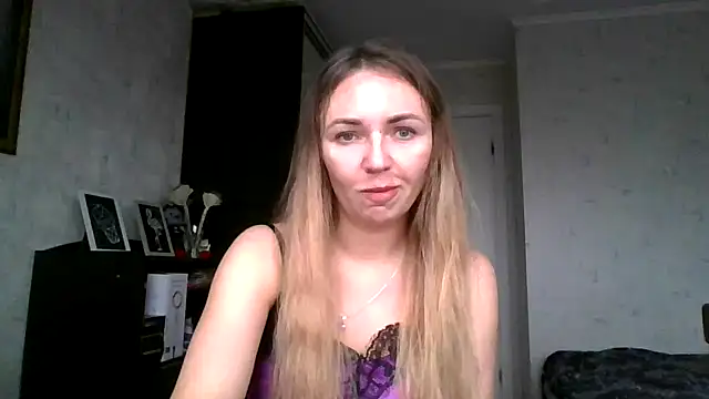 Snapshot of AngelinaLove28 chatting on 11.22.25 AngelinaLove28 online show from 11.22.25