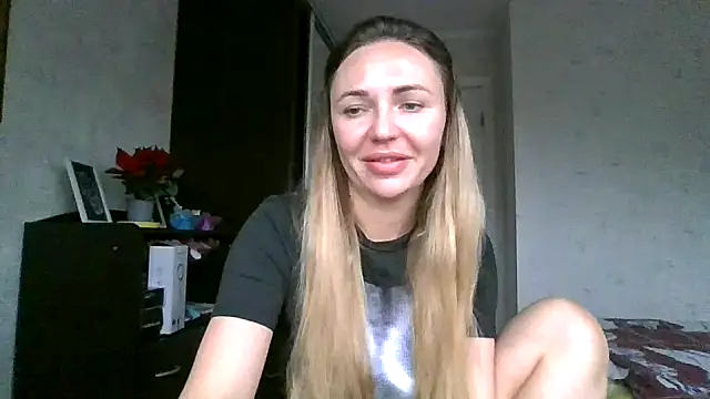 Snapshot of AngelinaLove28 chatting on 11.30.25 AngelinaLove28 online show from 11.30.25