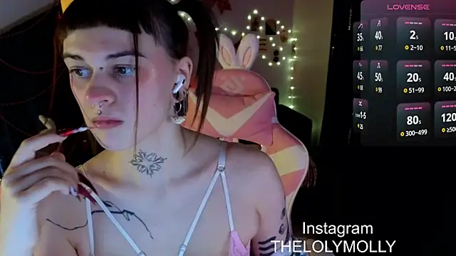 Snapshot of LolyMolli chatting on 12.24.24 LolyMolli online show from 12.24.24