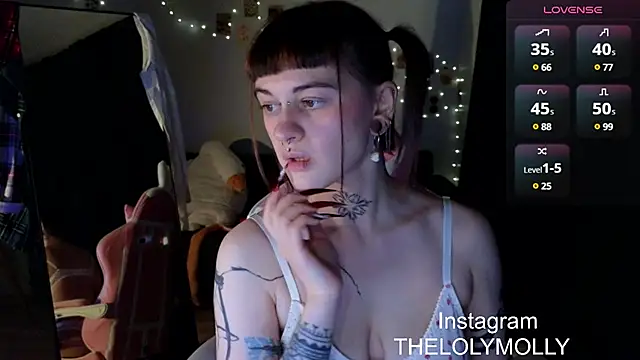 Snapshot of LolyMolli chatting on 01.19.25 LolyMolli online show from 01.19.25