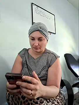 MilfyMrsRobinson online show from 05.18.26