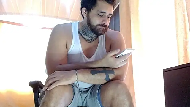 Snapshot of aronmiller404 chatting on 05.11.26 aronmiller404 online show from 05.11.26