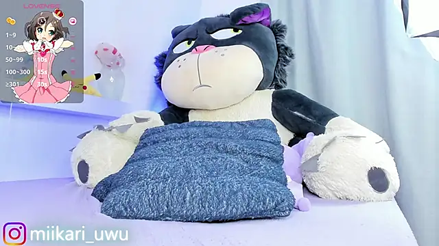 Snapshot of Ahri_Elderwood chatting on 02.04.25 Ahri Elderwood online show from 02.04.25