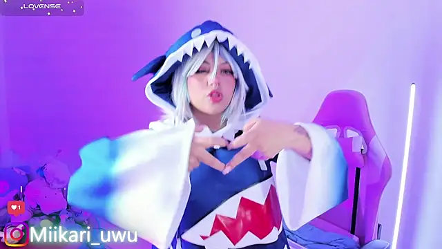 Snapshot of Ahri_Elderwood chatting on 12.23.25 Ahri Elderwood online show from 12.23.25