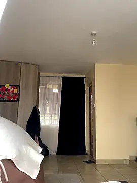 Snapshot of prettymelanin chatting on 10.19.25 prettymelanin online show from 10.19.25