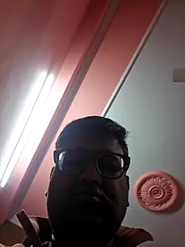 Snapshot of Loveboycurvy chatting on 11.26.25 Loveboycurvy online show from 11.26.25