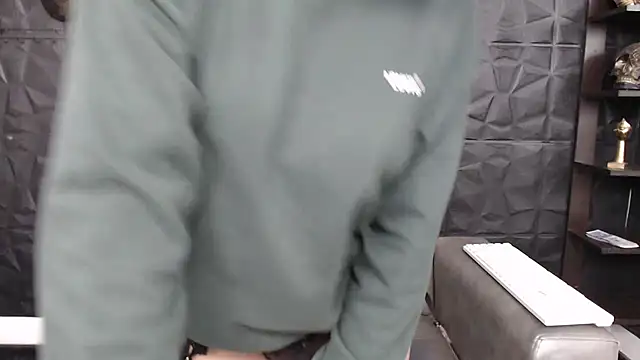 Snapshot of Abril_Squirt chatting on 01.17.25 Abril Squirt online show from 01.17.25