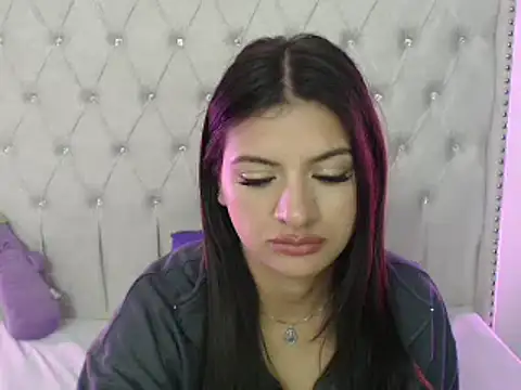 Snapshot of Abril_Squirt chatting on 02.13.25 Abril Squirt online show from 02.13.25