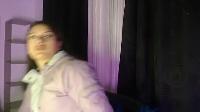 Snapshot of Abril_Squirt chatting on 09.15.25 Abril Squirt online show from 09.15.25