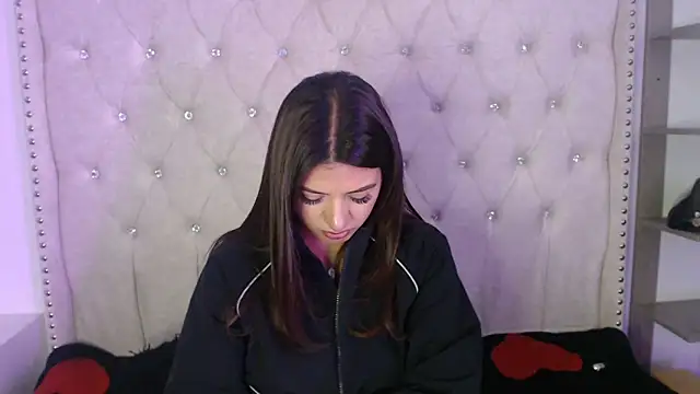 Snapshot of Abril_Squirt chatting on 10.13.25 Abril Squirt online show from 10.13.25