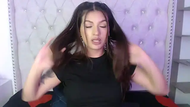 Snapshot of Abril_Squirt chatting on 10.24.25 Abril Squirt online show from 10.24.25