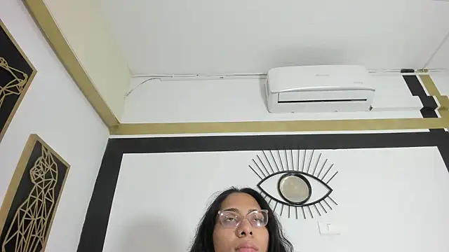 Snapshot of EmilyGomezLS chatting on 10.13.25 EmilyGomezLS online show from 10.13.25