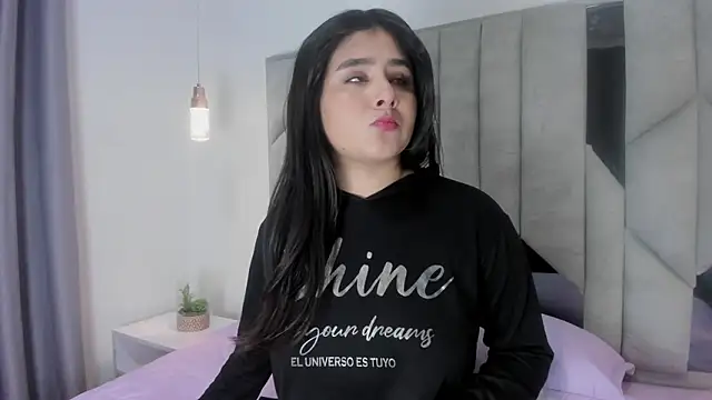 Snapshot of Malu_M chatting on 11.06.25 Malu M online show from 11.06.25