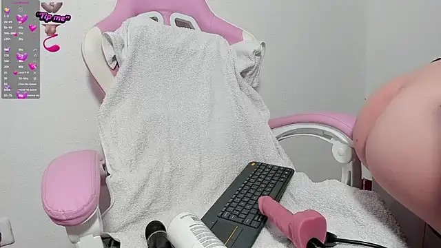 Snapshot of blondeb201 chatting on 03.16.25 blondeb201 online show from 03.16.25