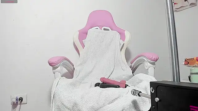 blondeb201 online show from 03.18.25