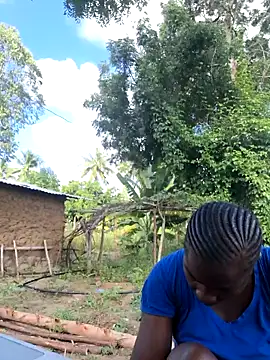 Snapshot of missarpie chatting on 09.29.25 missarpie online show from 09.29.25